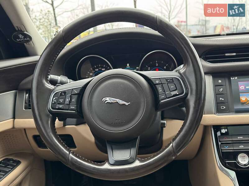 Седан Jaguar XF 2015 в Киеве