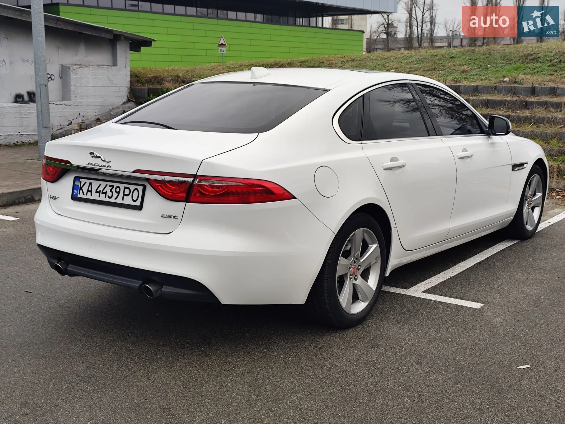 2017 Jaguar XF - мініатюра 3