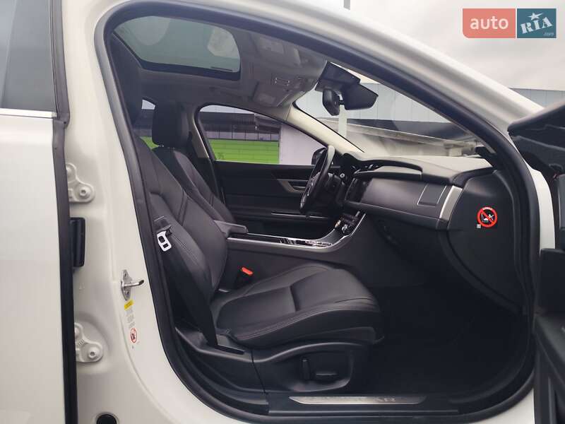 Седан Jaguar XF 2017 в Києві