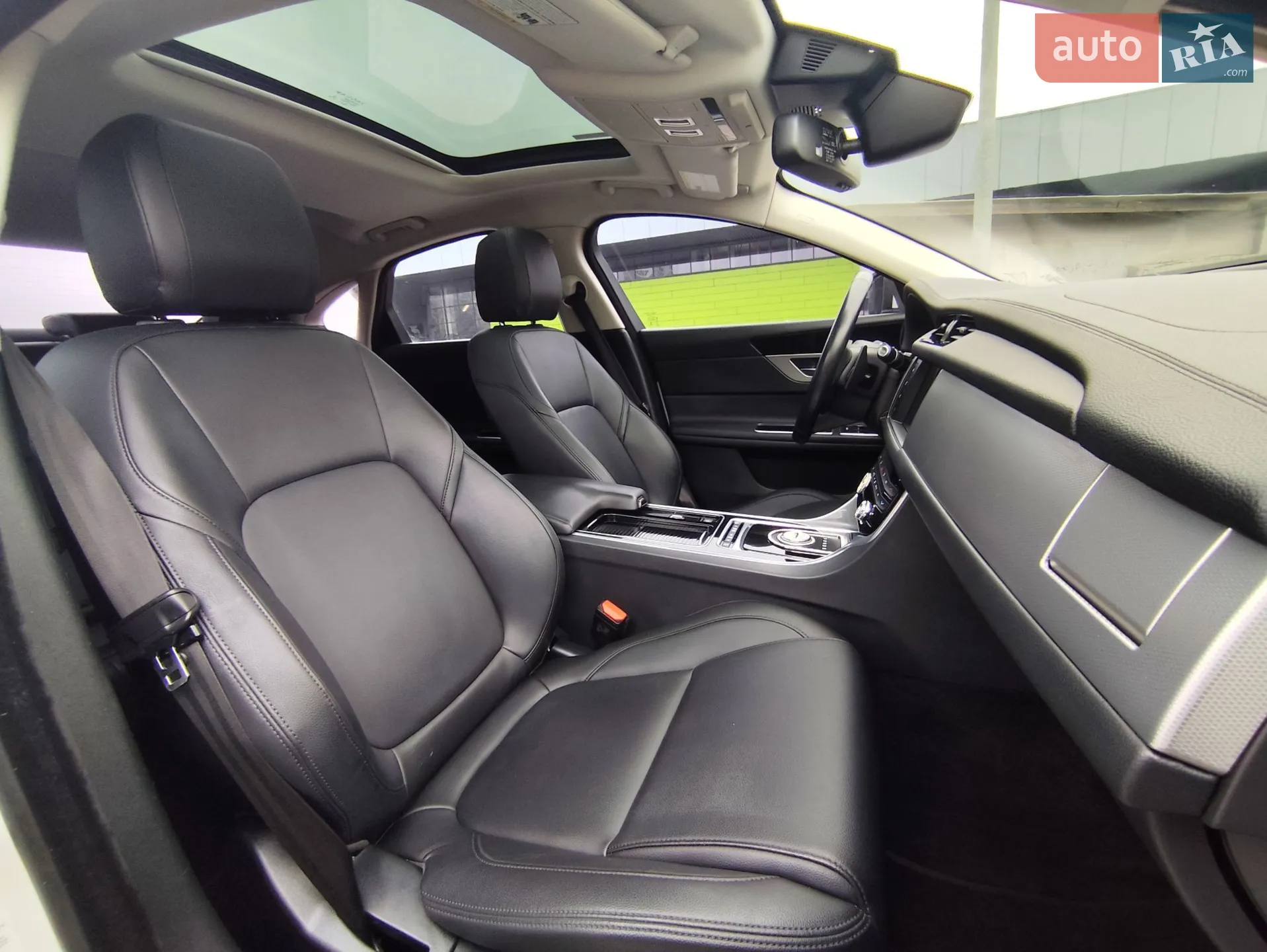2017 Jaguar XF - мініатюра 16