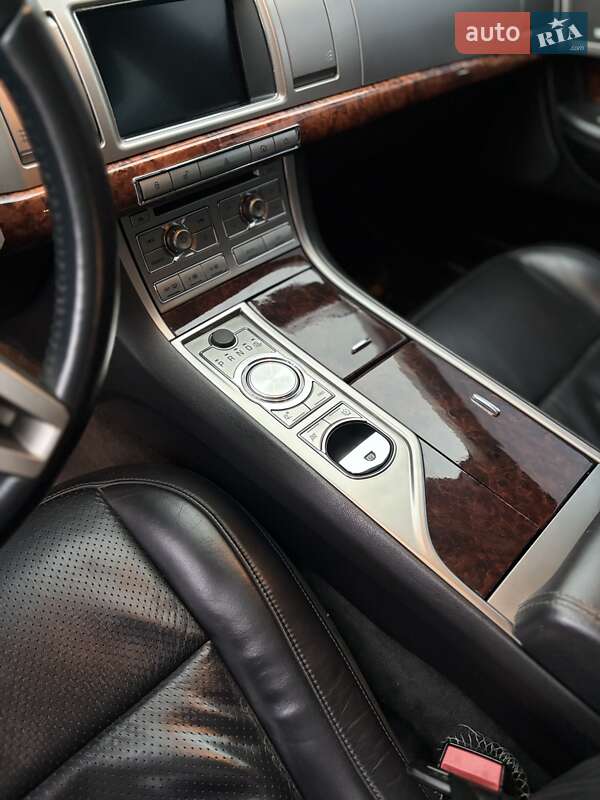 Седан Jaguar XF 2010 в Білій Церкві