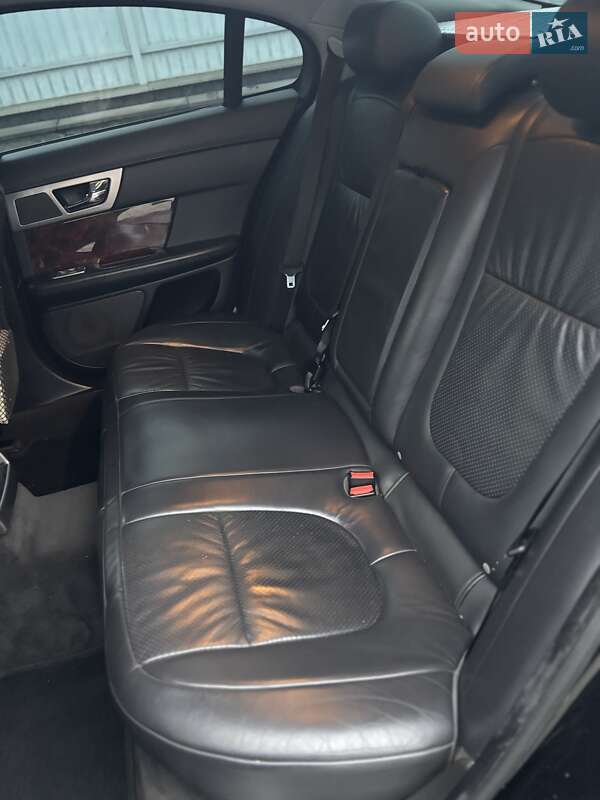 Седан Jaguar XF 2010 в Білій Церкві