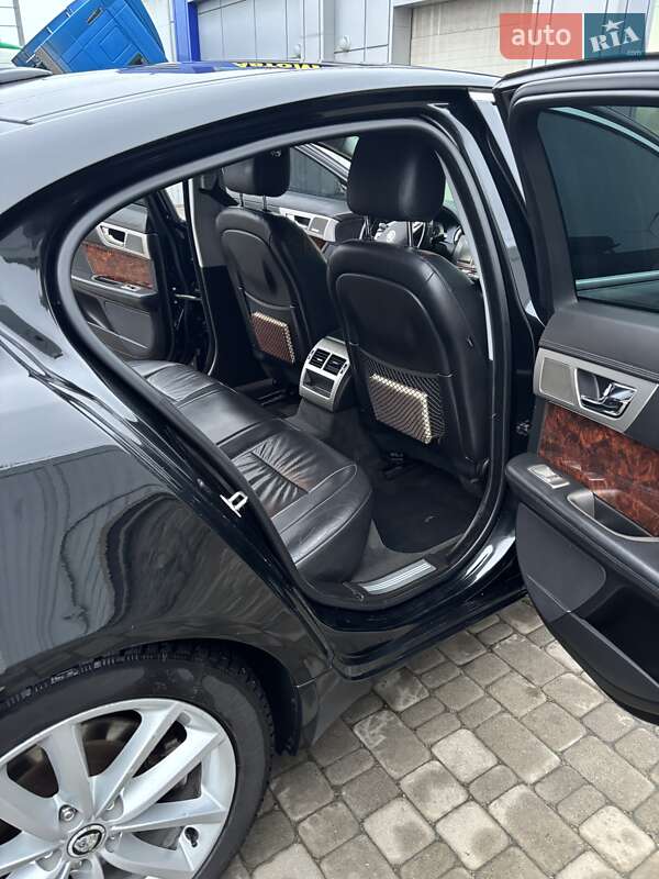 Седан Jaguar XF 2010 в Білій Церкві