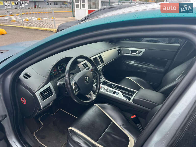 Седан Jaguar XF 2014 в Києві