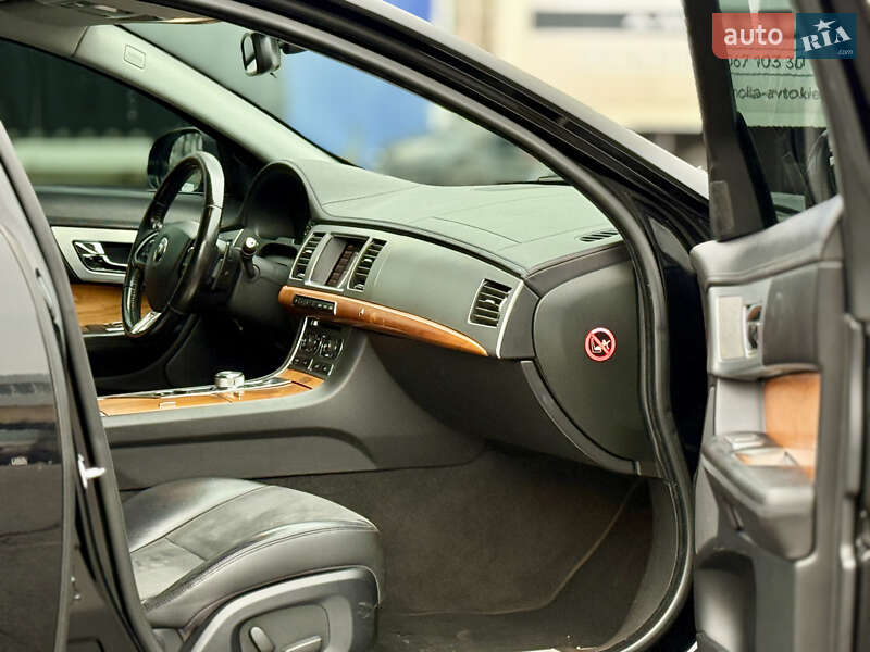 Седан Jaguar XF 2012 в Киеве фото 21 Седан Jaguar XF 2012 в Киеве