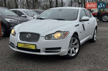 Седан Jaguar XF 2010 в Умані
