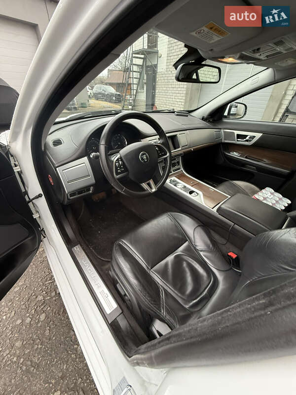 Седан Jaguar XF 2014 в Житомире