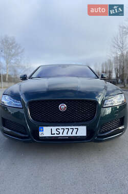 Седан Jaguar XF 2016 в Чернігові