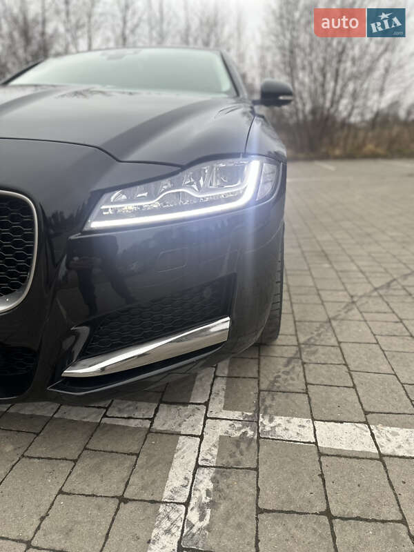 Седан Jaguar XF 2017 в Дніпрі
