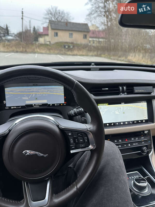 Седан Jaguar XF 2017 в Дніпрі