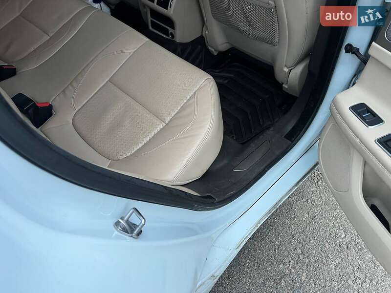 Седан Jaguar XF 2015 в Киеве
