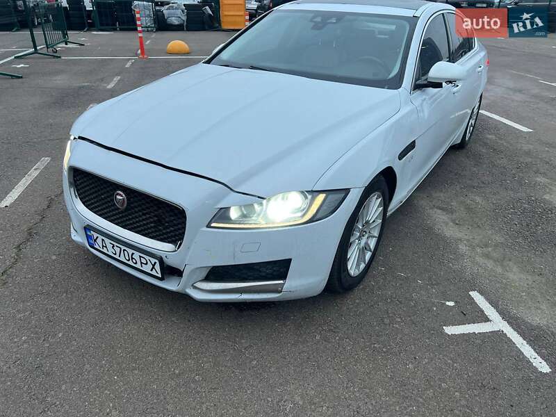 Седан Jaguar XF 2015 в Киеве