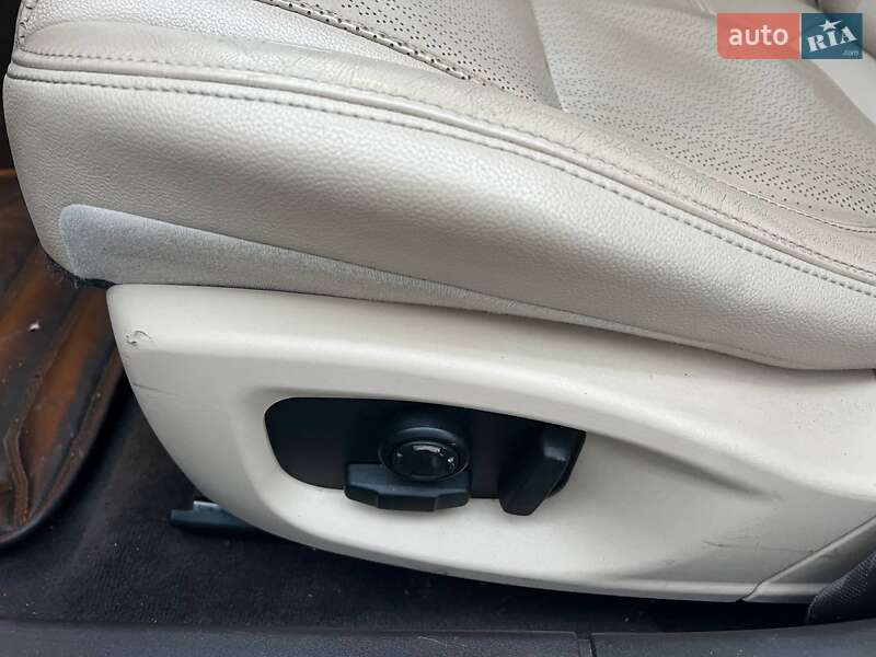 Седан Jaguar XF 2015 в Киеве