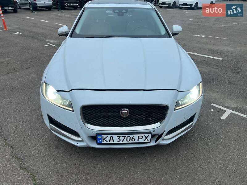 Седан Jaguar XF 2015 в Киеве