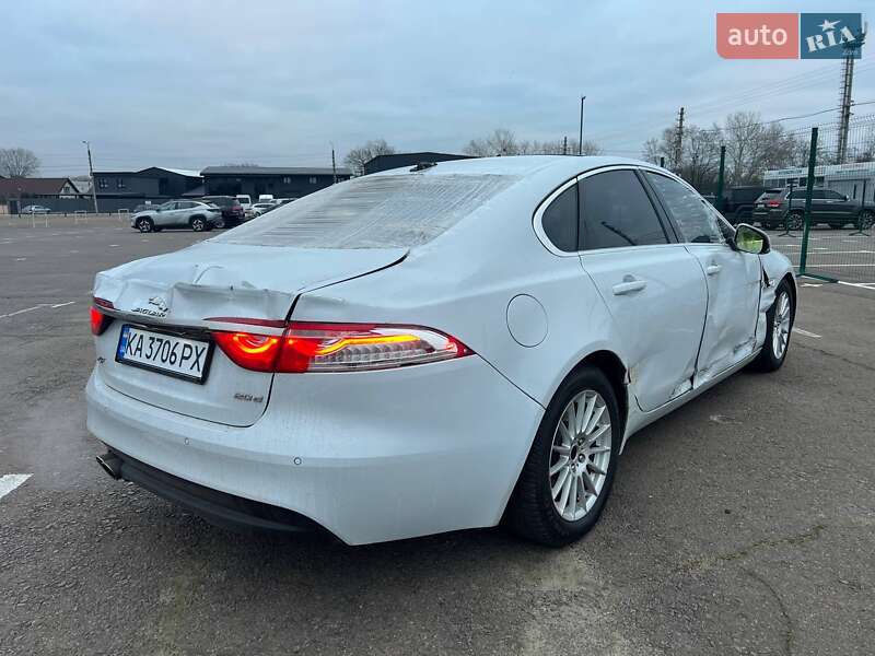 Седан Jaguar XF 2015 в Киеве
