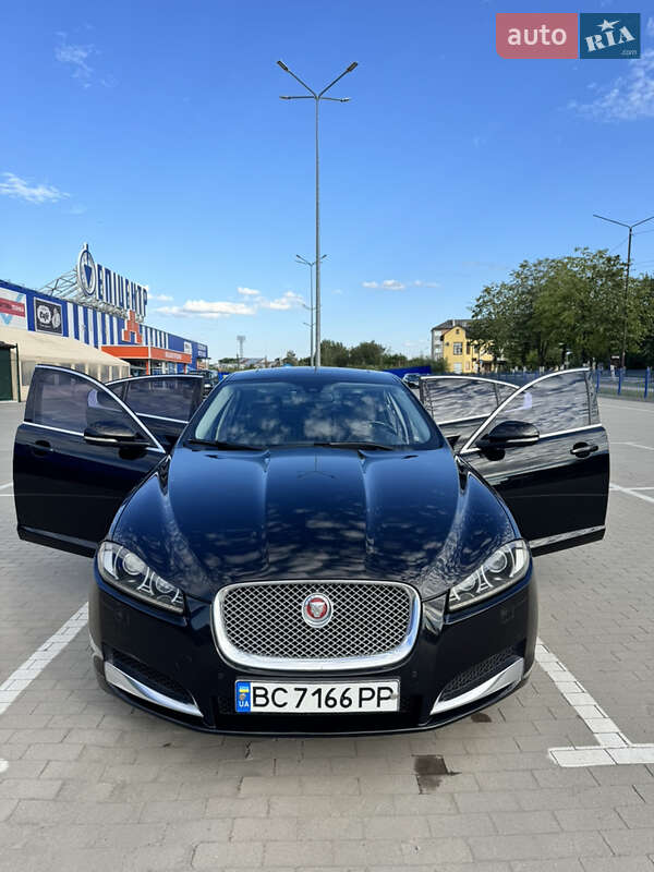 Седан Jaguar XF 2014 в Львові