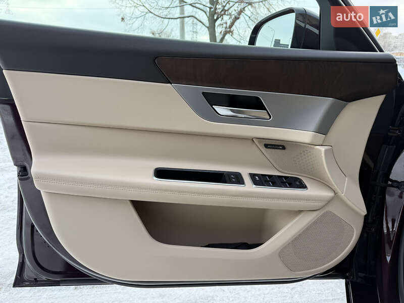 Седан Jaguar XF 2019 в Харкові