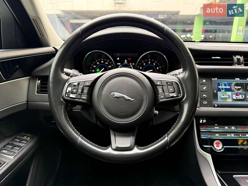 Седан Jaguar XF 2017 в Киеве фото 18 Седан Jaguar XF 2017 в Киеве
