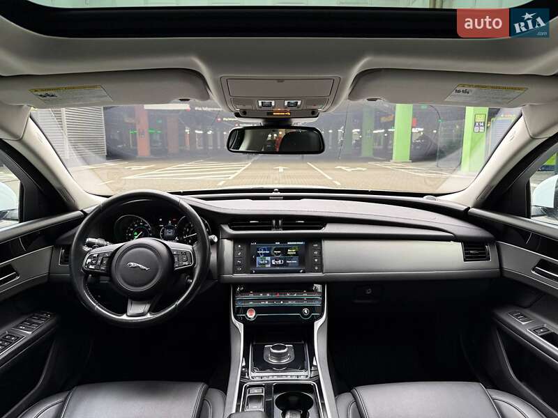 Седан Jaguar XF 2017 в Киеве фото 26 Седан Jaguar XF 2017 в Киеве