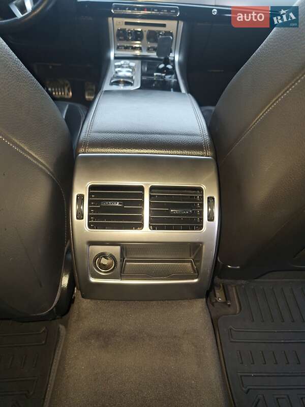 Седан Jaguar XF 2015 в Борисполе