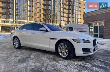 Седан Jaguar XF 2016 в Киеве