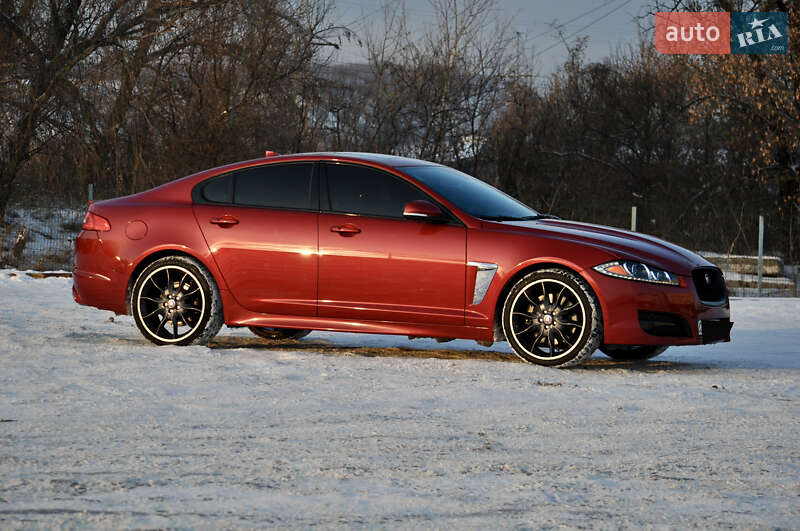 Седан Jaguar XF 2015 в Киеве