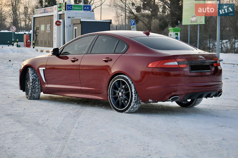 Седан Jaguar XF 2015 в Киеве