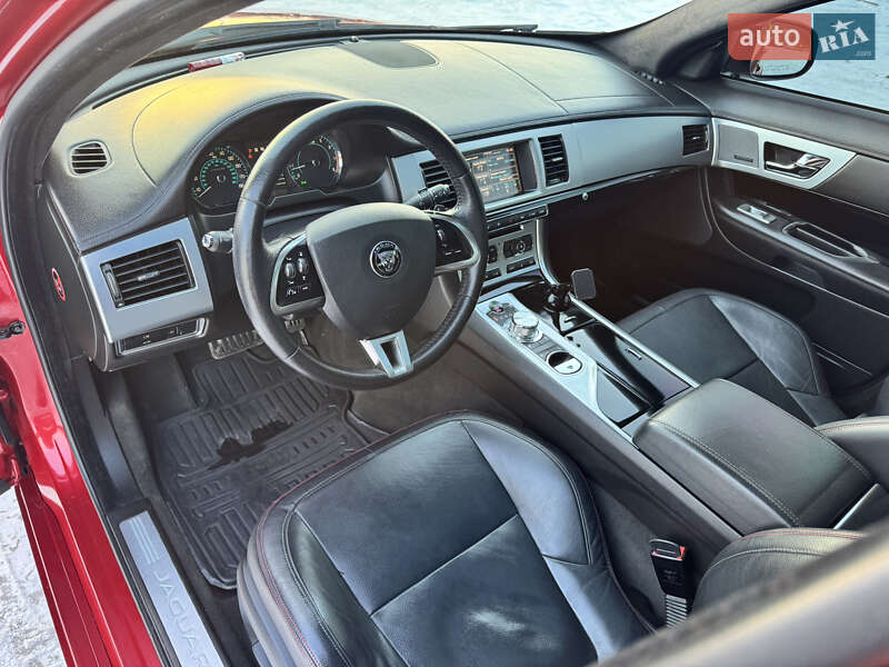 Седан Jaguar XF 2015 в Киеве