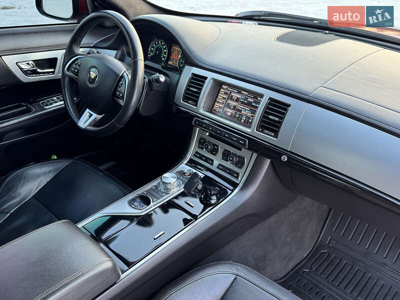 Седан Jaguar XF 2015 в Киеве