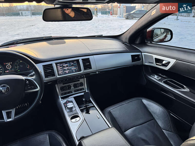 Седан Jaguar XF 2015 в Киеве