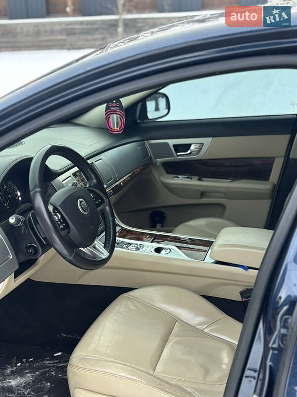 Седан Jaguar XF 2013 в Киеве