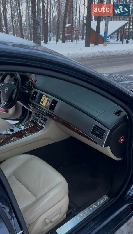 Седан Jaguar XF 2013 в Киеве