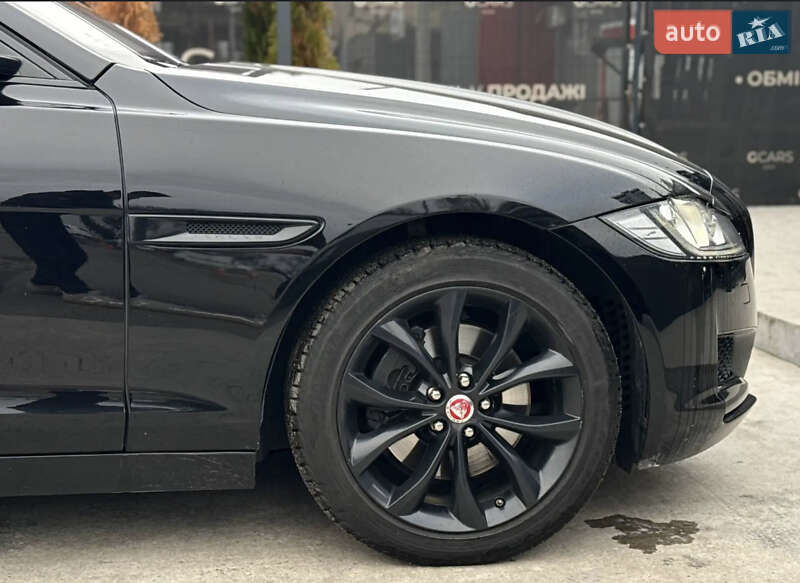 Седан Jaguar XF 2016 в Киеве