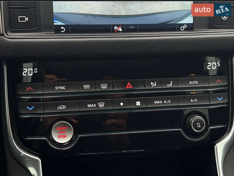 Седан Jaguar XF 2016 в Киеве