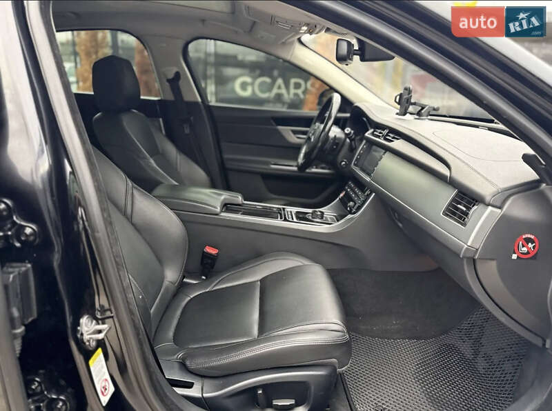 Седан Jaguar XF 2016 в Киеве