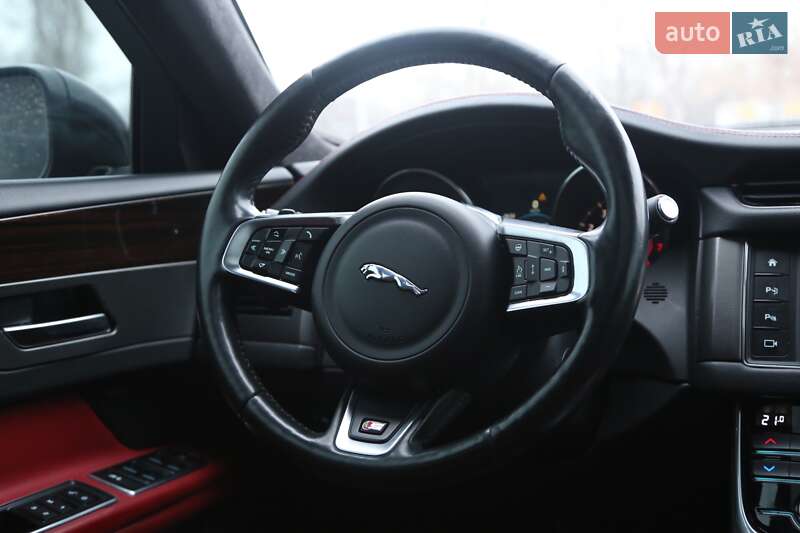 Седан Jaguar XF 2015 в Киеве