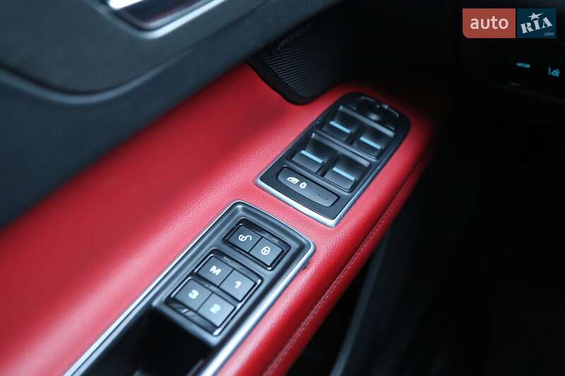 Седан Jaguar XF 2015 в Киеве