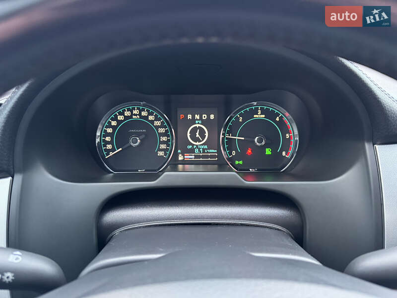 Седан Jaguar XF 2014 в Киеве