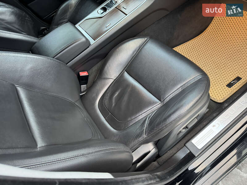 Седан Jaguar XF 2014 в Киеве