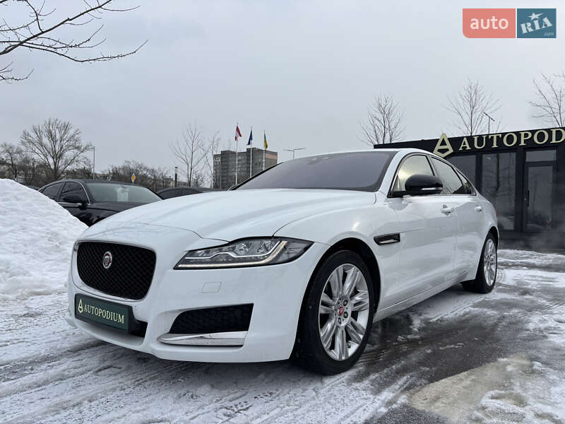 Седан Jaguar XF 2016 в Киеве