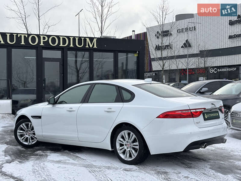Седан Jaguar XF 2016 в Киеве