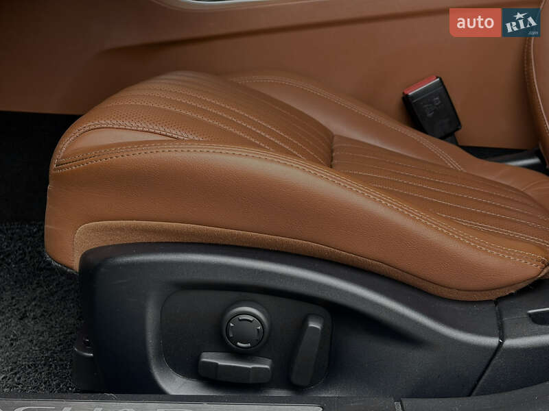 Седан Jaguar XF 2016 в Киеве