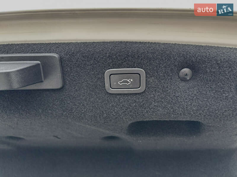 Седан Jaguar XF 2016 в Киеве