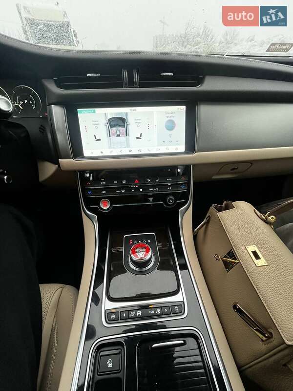 Седан Jaguar XF 2016 в Киеве фото 40 Седан Jaguar XF 2016 в Киеве