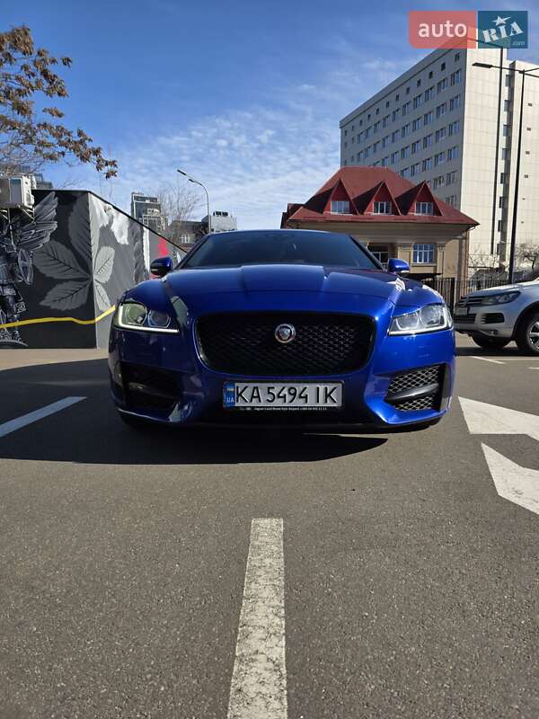 Седан Jaguar XF 2017 в Киеве