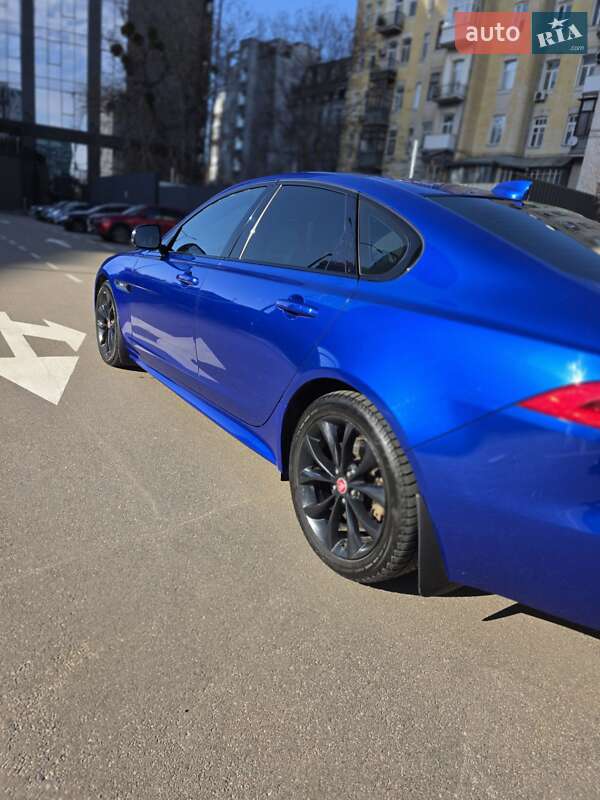 Седан Jaguar XF 2017 в Киеве