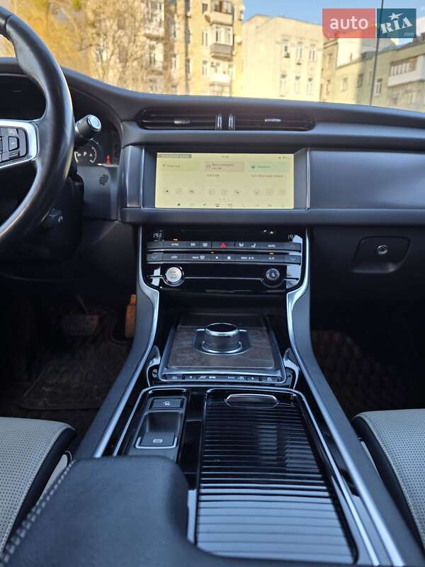 Седан Jaguar XF 2017 в Киеве