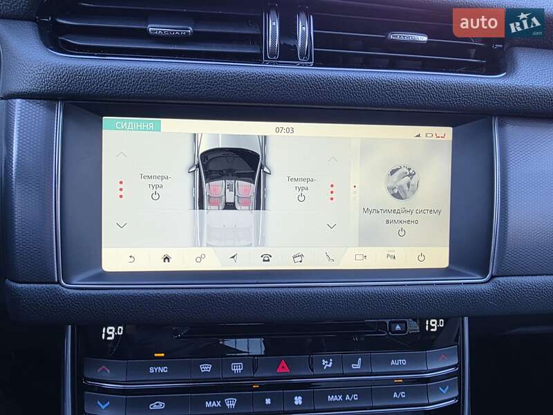 Седан Jaguar XF 2017 в Киеве