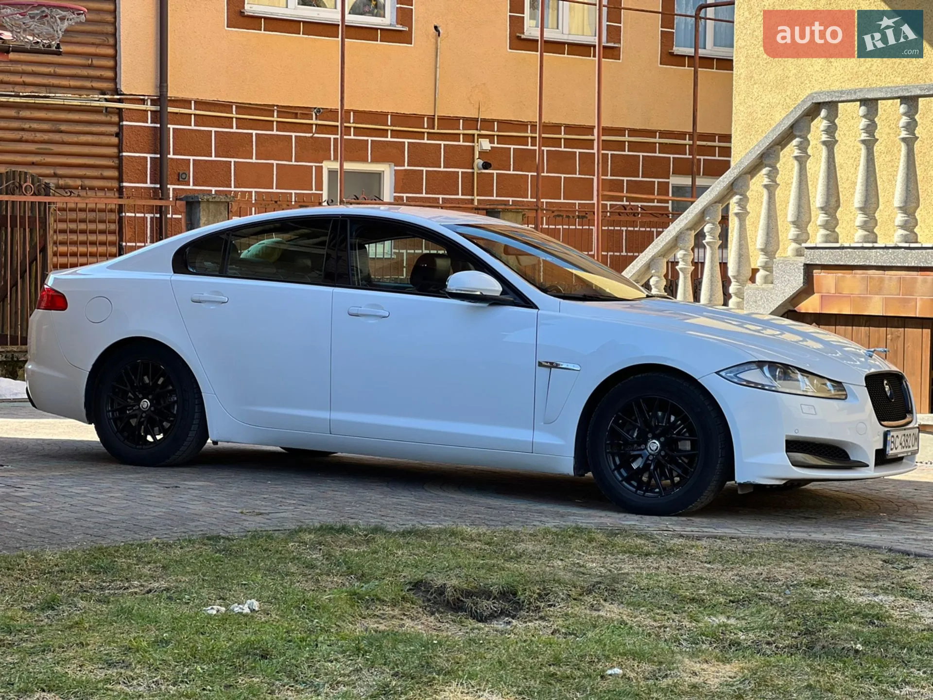 2012 Jaguar XF - мініатюра 8