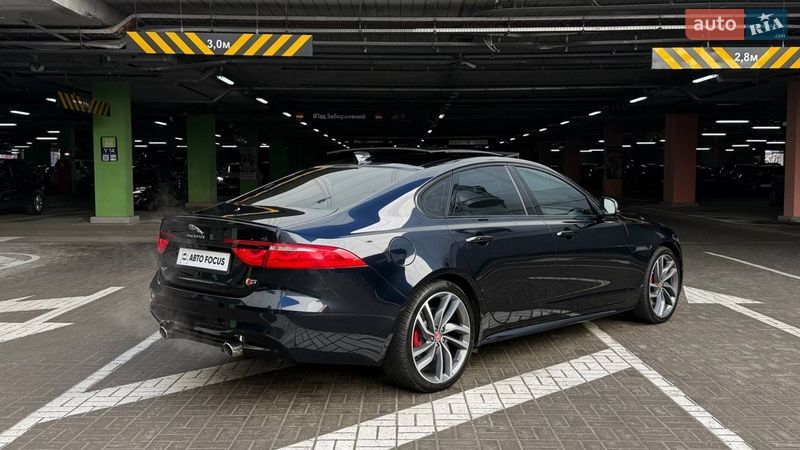 Седан Jaguar XF 2015 в Киеве